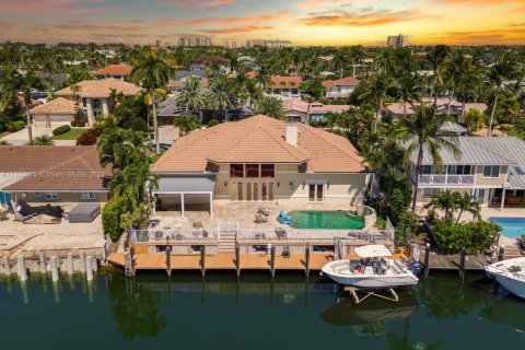 Купить виллу или дом в Лайтхаус-Пойнт, Флорида 4 спальни, 288.55м2, № 1975879 - фото 11