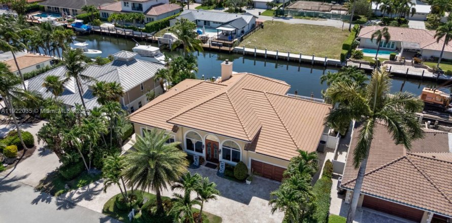 Дом в Лайтхаус-Пойнт, Флорида 4 спальни, 288.55м2 № 1975879