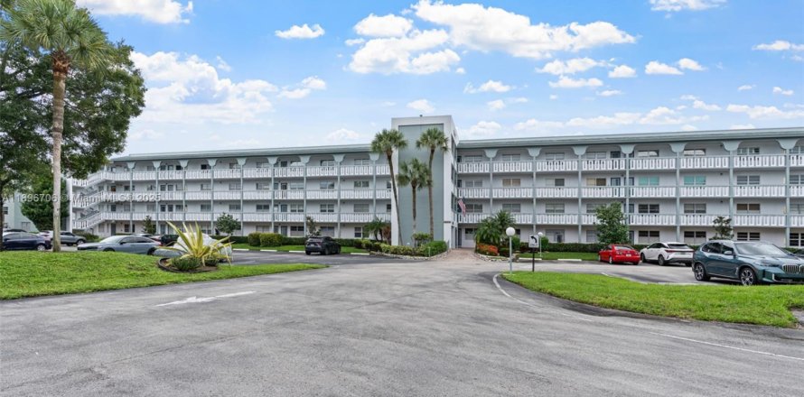 Кондоминиум с 2 спальнями в Коконат Крик, Флорида № 2014499