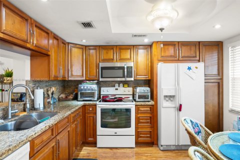 Купить кондоминиум в Коконат Крик, Флорида 2 спальни, 107.4м2, № 2014499 - фото 2