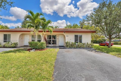 Commercial property in Coral Springs, Florida 284.56 sq.m. № 1865499 - photo 3
