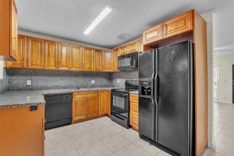 Commercial property in Coral Springs, Florida 284.56 sq.m. № 1865499 - photo 12