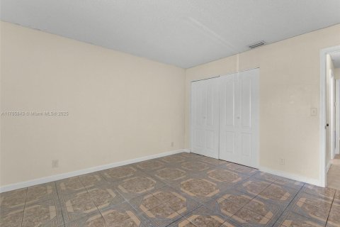 Commercial property in Coral Springs, Florida 284.56 sq.m. № 1865499 - photo 25