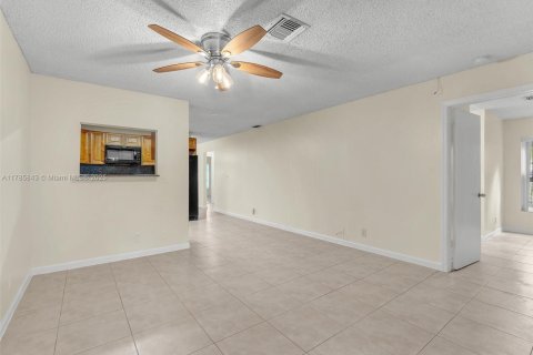 Commercial property in Coral Springs, Florida 284.56 sq.m. № 1865499 - photo 16