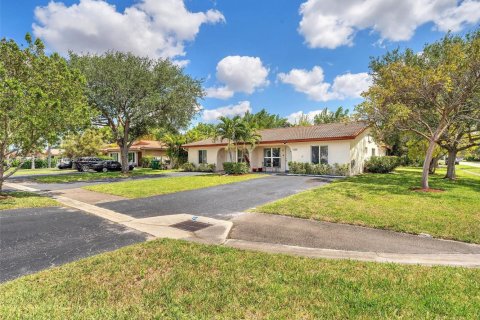 Commercial property in Coral Springs, Florida 284.56 sq.m. № 1865499 - photo 2