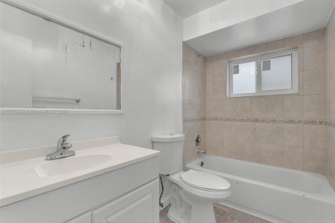 Commercial property in Coral Springs, Florida 284.56 sq.m. № 1865499 - photo 26
