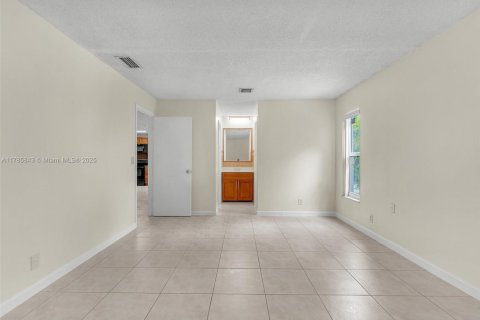 Commercial property in Coral Springs, Florida 284.56 sq.m. № 1865499 - photo 18