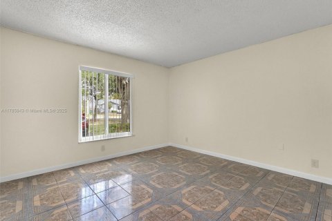 Commercial property in Coral Springs, Florida 284.56 sq.m. № 1865499 - photo 24