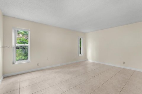 Commercial property in Coral Springs, Florida 284.56 sq.m. № 1865499 - photo 17