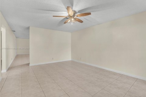 Commercial property in Coral Springs, Florida 284.56 sq.m. № 1865499 - photo 9