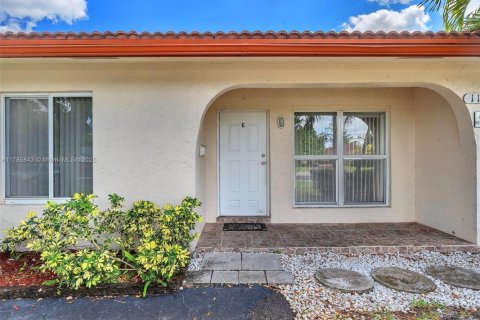 Commercial property in Coral Springs, Florida 284.56 sq.m. № 1865499 - photo 8