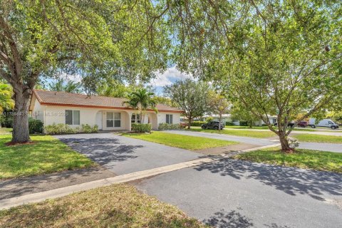 Commercial property in Coral Springs, Florida 284.56 sq.m. № 1865499 - photo 5