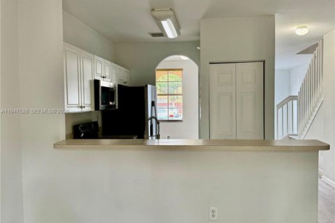 Townhouse in Homestead, Florida 3 bedrooms, 108.6 sq.m. № 2003695 - photo 3