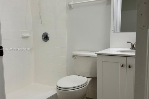 Townhouse in Homestead, Florida 3 bedrooms, 108.6 sq.m. № 2003695 - photo 12