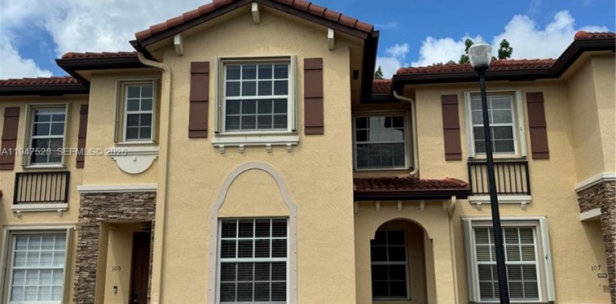 Townhouse in Homestead, Florida 3 bedrooms, 108.6 sq.m. № 2003695