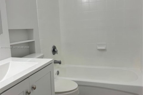 Townhouse in Homestead, Florida 3 bedrooms, 108.6 sq.m. № 2003695 - photo 9