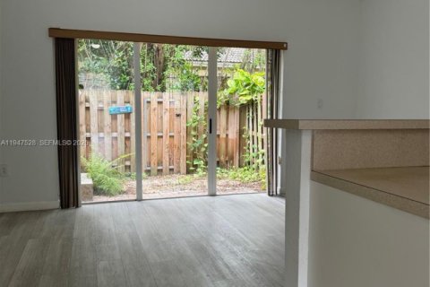 Townhouse in Homestead, Florida 3 bedrooms, 108.6 sq.m. № 2003695 - photo 5