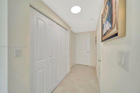 Copropriété à louer à Miami, Floride: 2 chambres, 112.97 m2 № 2086267 - photo 15