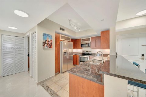Copropriété à louer à Miami, Floride: 2 chambres, 112.97 m2 № 2086267 - photo 3