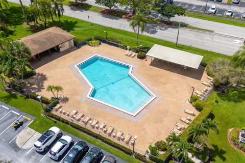 Condominio en venta en Pembroke Pines, Florida, 2 dormitorios, 110.74 m2 № 1981680 - foto 4