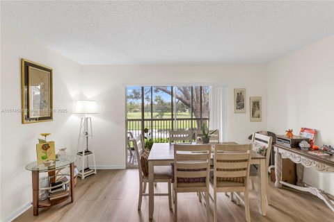 Condominio en venta en Pembroke Pines, Florida, 2 dormitorios, 110.74 m2 № 1981680 - foto 14