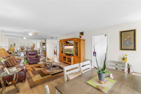 Condominio en venta en Pembroke Pines, Florida, 2 dormitorios, 110.74 m2 № 1981680 - foto 12