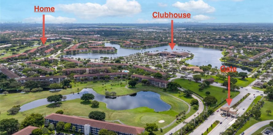 Condominio en Pembroke Pines, Florida, 2 dormitorios № 1981680