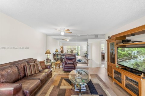 Condominio en venta en Pembroke Pines, Florida, 2 dormitorios, 110.74 m2 № 1981680 - foto 9