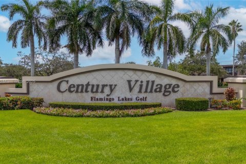 Condominio en venta en Pembroke Pines, Florida, 2 dormitorios, 110.74 m2 № 1981680 - foto 2