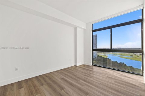 Снять в аренду квартиру в Халландейл-Бич, Флорида 2 спальни, 120.49м2, № 1969643 - фото 21