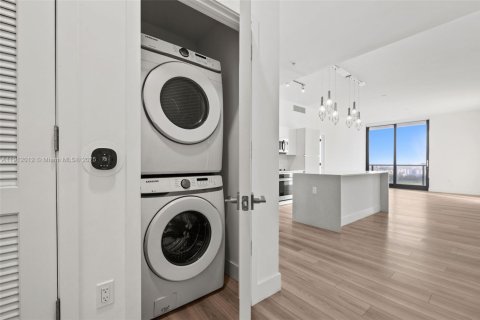 Снять в аренду квартиру в Халландейл-Бич, Флорида 2 спальни, 120.49м2, № 1969643 - фото 17