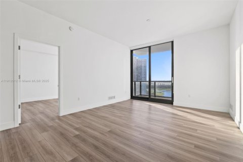 Снять в аренду квартиру в Халландейл-Бич, Флорида 2 спальни, 120.49м2, № 1969643 - фото 13