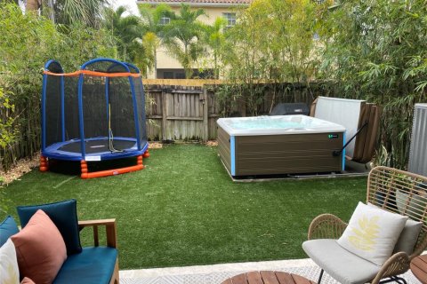 Townhouse in Fort Lauderdale, Florida 3 bedrooms, 191.01 sq.m. № 1172272 - photo 1