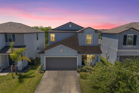 House in Tampa, Florida 5 bedrooms, 224.36 sq.m. № 2236330