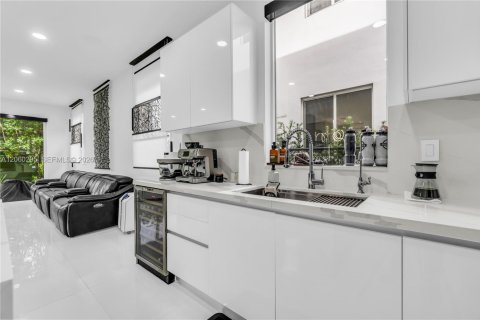 Купить виллу или дом в Дорал, Флорида 5 спален, 289.2м2, № 2266201 - фото 3
