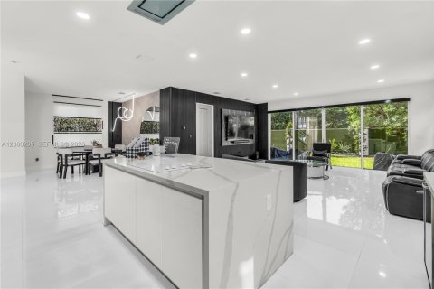 Купить виллу или дом в Дорал, Флорида 5 спален, 289.2м2, № 2266201 - фото 4