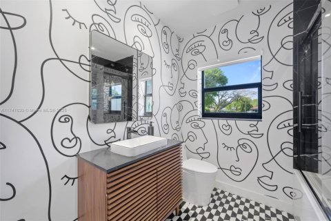 House in Miami, Florida 3 bedrooms, 181.44 sq.m. № 1875358 - photo 17