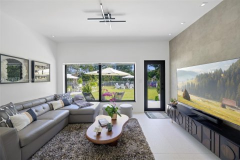 House in Miami, Florida 3 bedrooms, 181.44 sq.m. № 1875358 - photo 13