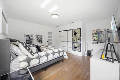 House in Miami, Florida 3 bedrooms, 181.44 sq.m. № 1875358 - photo 20