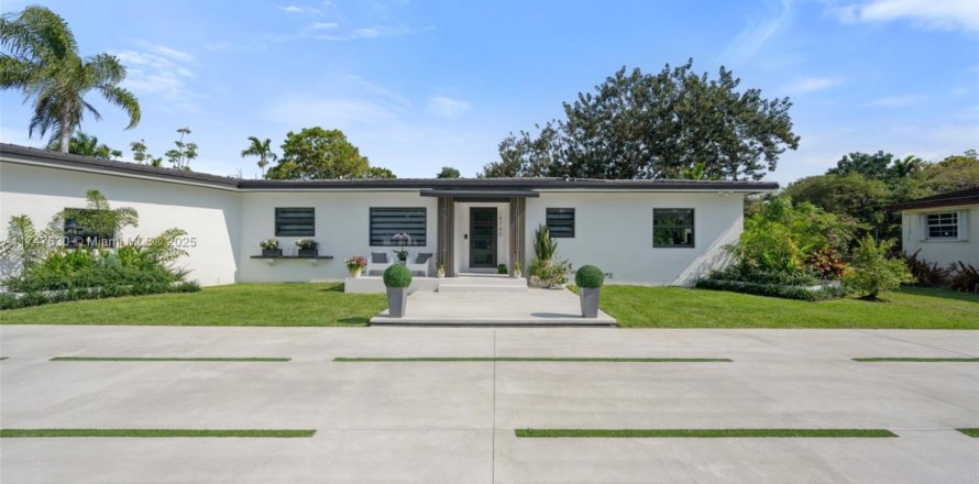 House in Miami, Florida 3 bedrooms, 181.44 sq.m. № 1875358