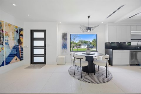 House in Miami, Florida 3 bedrooms, 181.44 sq.m. № 1875358 - photo 8