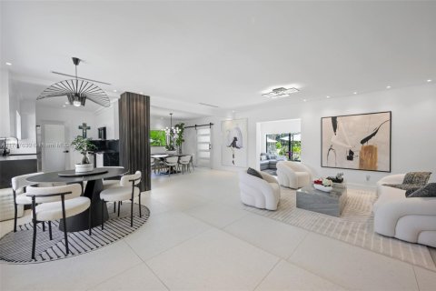 House in Miami, Florida 3 bedrooms, 181.44 sq.m. № 1875358 - photo 3