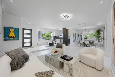 House in Miami, Florida 3 bedrooms, 181.44 sq.m. № 1875358 - photo 4