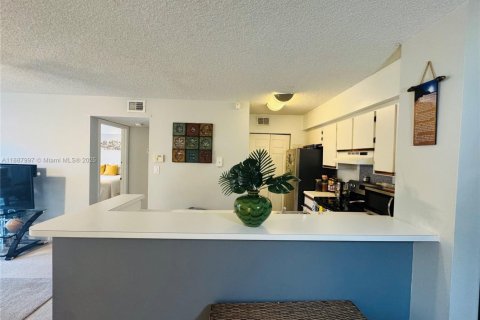 Condo in Hollywood, Florida, 2 bedrooms  № 1947727 - photo 3