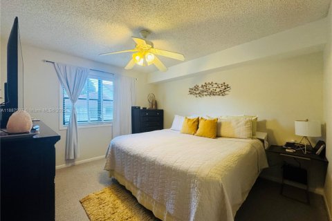 Condo in Hollywood, Florida, 2 bedrooms  № 1947727 - photo 6