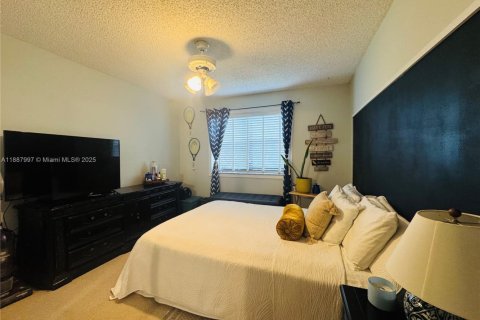 Condo in Hollywood, Florida, 2 bedrooms  № 1947727 - photo 10