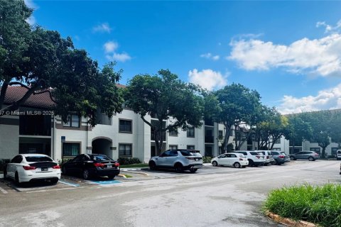 Condo in Hollywood, Florida, 2 bedrooms  № 1947727 - photo 12