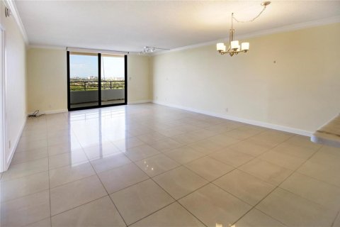 Condo in Hallandale Beach, Florida, 1 bedroom  № 2260636 - photo 20