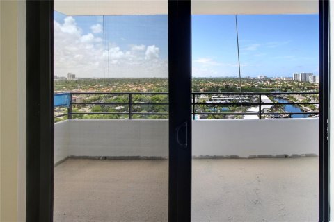 Condo in Hallandale Beach, Florida, 1 bedroom  № 2260636 - photo 30