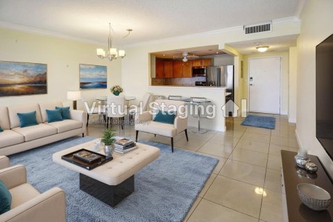 Condo in Hallandale Beach, Florida, 1 bedroom  № 2260636 - photo 17